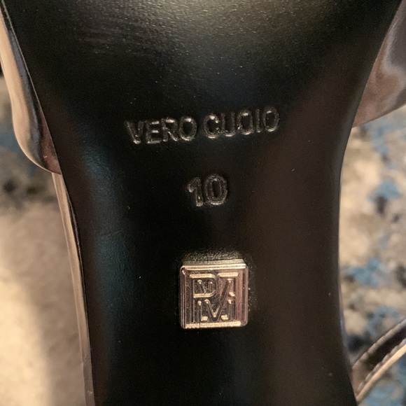 Shoes - Picture 5 of 8